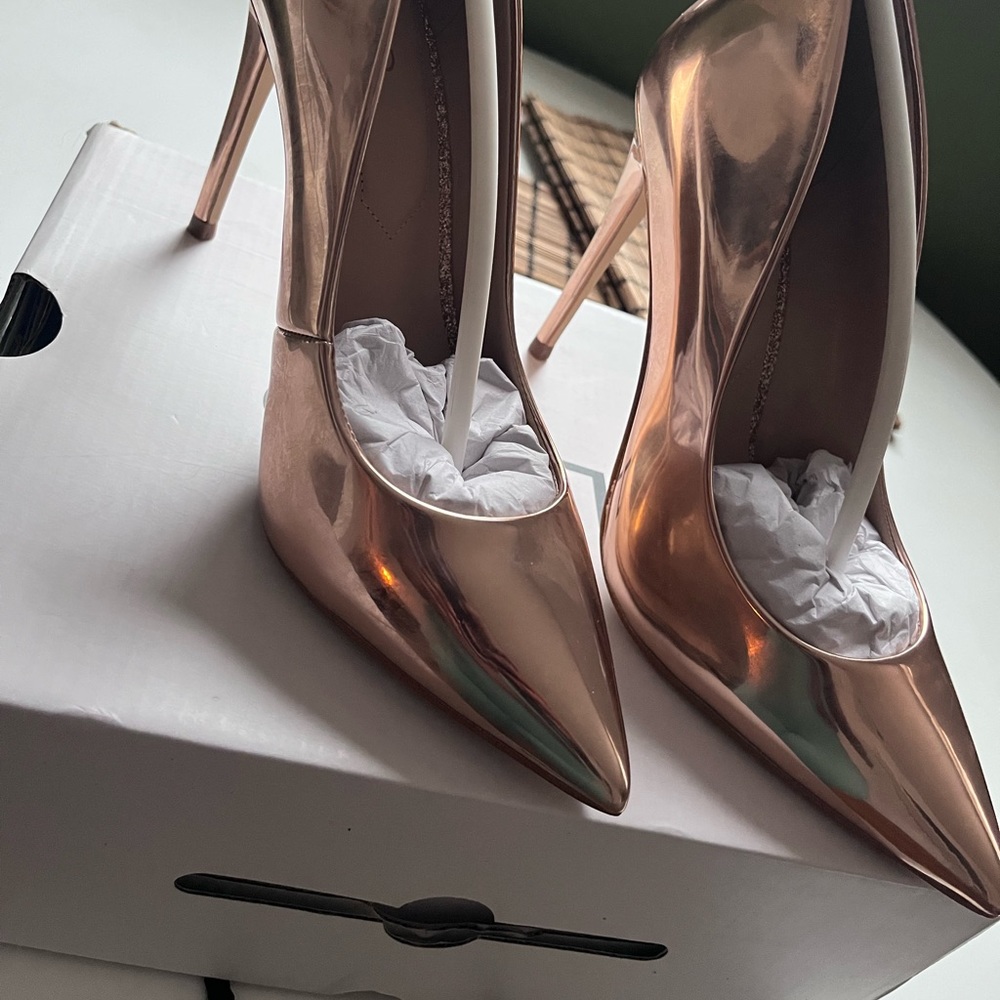 Metallic Rose Gold Pump